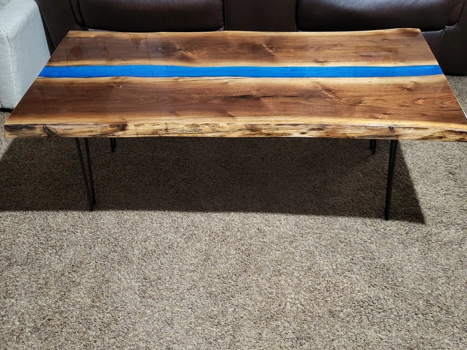 Mesa de río epoxi Foto 3 de 4