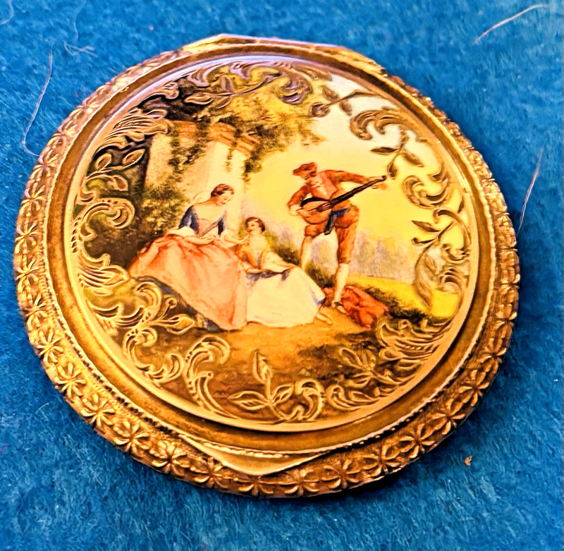 ANTIQUE ITALIAN  COMPACT STERLING HAND PAINTED ENAMEL ROMANTIC SCENE GUILLOCHE
