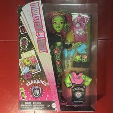 Mattel Monster High Venus McFlytrap Fearbook Fashion Doll with Accessories