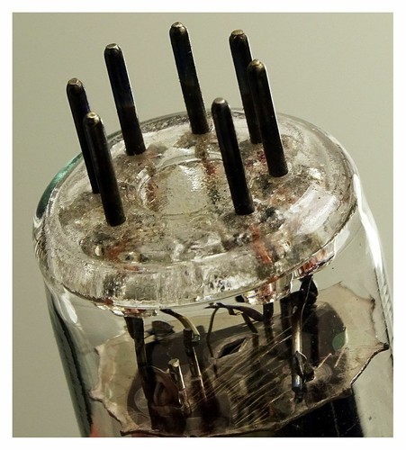 1T4 (DF91) Vakuum-Pentode. Eine Radioröhre-Elektronenröhre. ID19717 - Bild 2 von 3