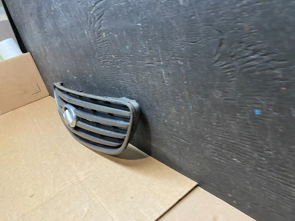 2002 2003 2004 Infiniti I35 Sedan Front Upper Grill Grille Oem J3791 DG - Image 2 of 4