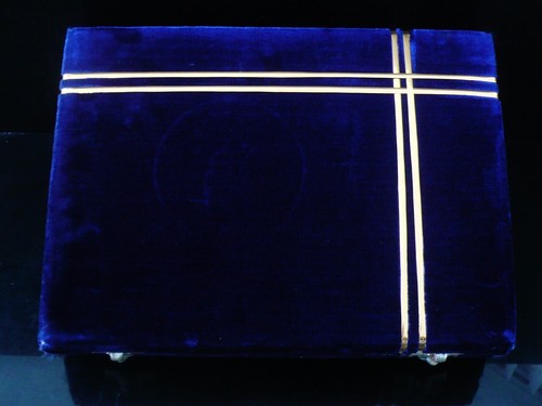 Kanmnagar Silver Filagree Two Handled Tray in Original Case, 20th Century Indian - Picture 5 of 13