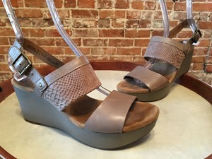 clarks artisan wedge