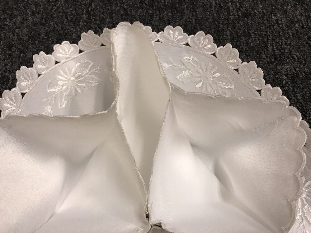 White Embroidery Bun Warmer Candy Roll Holder Embroidered Flower Snap Button