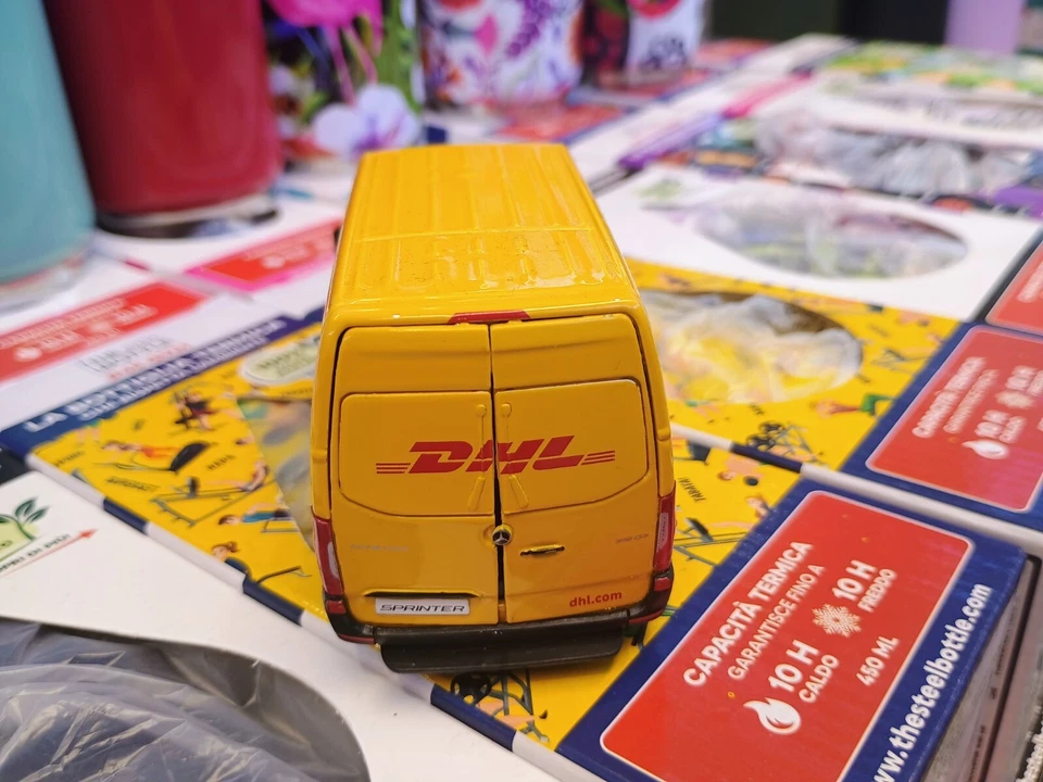 MODELLINO FURGONE MERCEDES SPRINTER CORRIERE DHL - Immagine 3 di 4