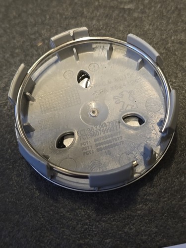 Peugeot 208 2022 ALLOY WHEEL CENTRE cap 9833447977 Black - Picture 3 of 4