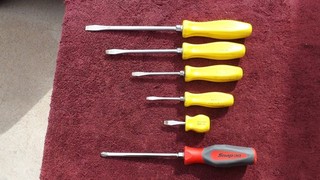 SNAP ON 5 PIECE "HI VISIBILITY" SCREWDRIVER SET W/BONUS INSTINCT SCREWDRIVER!