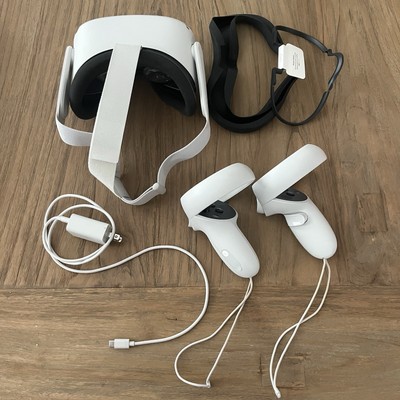 Meta Oculus Quest 2 VR Headset White Controllers Right One Broken Lot