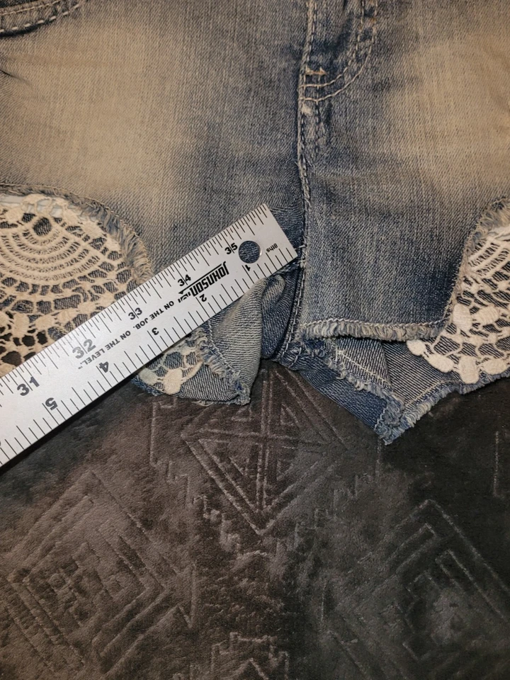 Pantalones Cortos Denim Bongo Encaje Talla 5 ¿Lavado con Ácido? Jeans Daisy Dukes azules desgastados Foto 3 de 4