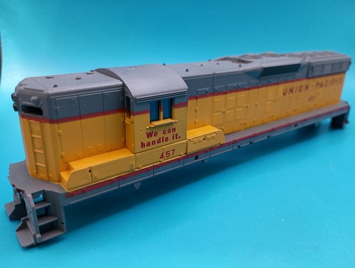 HO ATHEARN SD9 LOCOMOTIVE SHELL ONLY UNION PACIFIC #457 "WE CAN HANDLE IT"