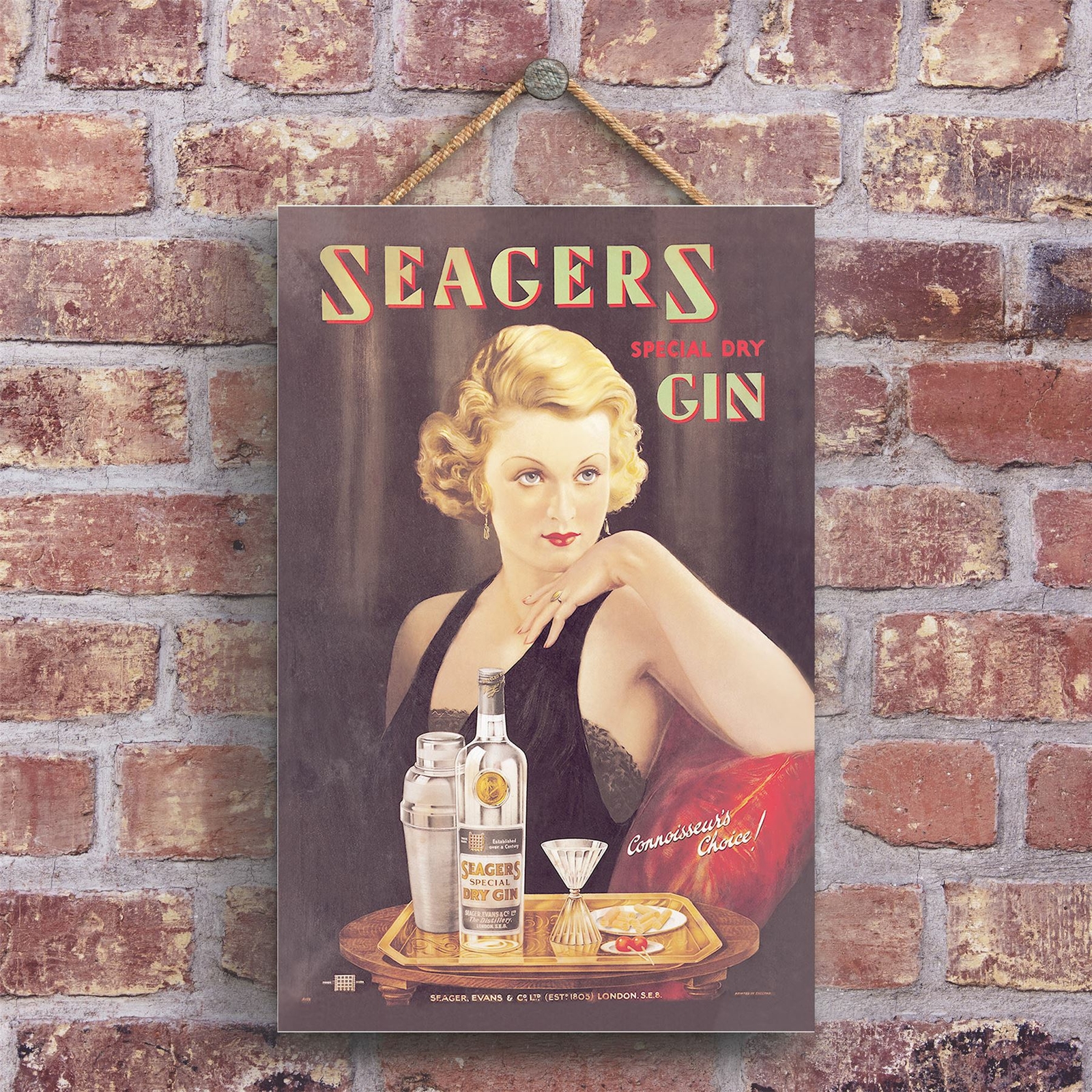 A CLASSIC SEAGERS SPECIAL DRY GIN VINTAGE AD ON A WOODEN PLAQUE