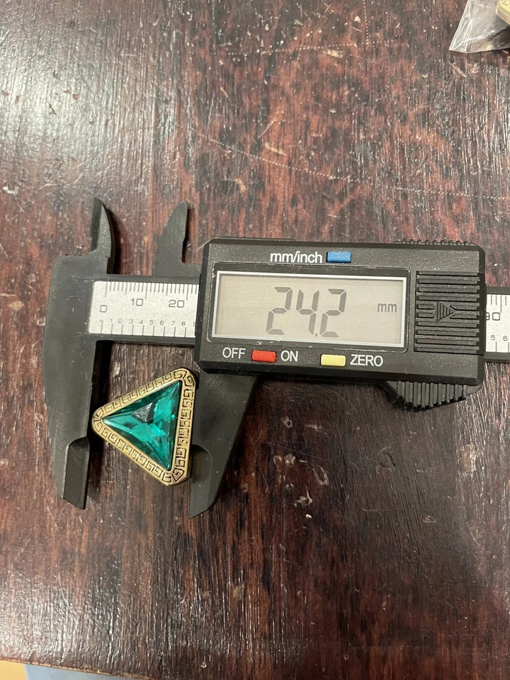 22mm Green & Gold Triangle Diamanté Style - Shank Buttons Crystal Gem x 5 pcs - Image 2 of 2