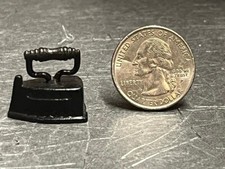 Dollhouse Miniature Vintage Iron C 1:12 one inch scale B528 Dollys Gallery