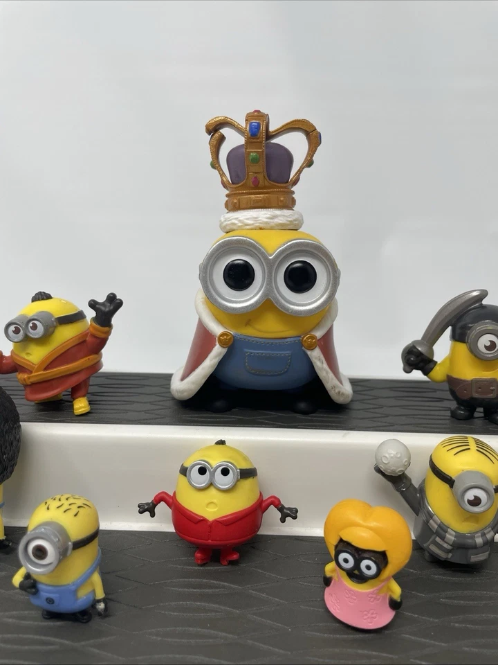 Lot Of 24 Assorted Despicable Me Minions Figures Minion, Funko Pop King - Image 4 of 4