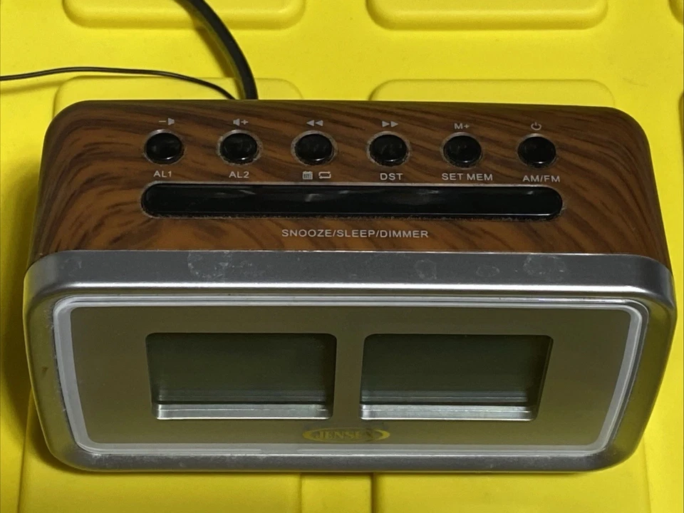 Jensen AM FM Radio Alarm Clock Digital Retro Flip Display - Works!! - Image 3 of 4