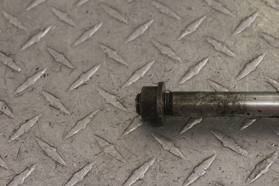 1980 KAWASAKI 750 LTD KZ750H FRONT WHEEL RIM AXLE PIVOT BOLT — 第 2/4 张图片