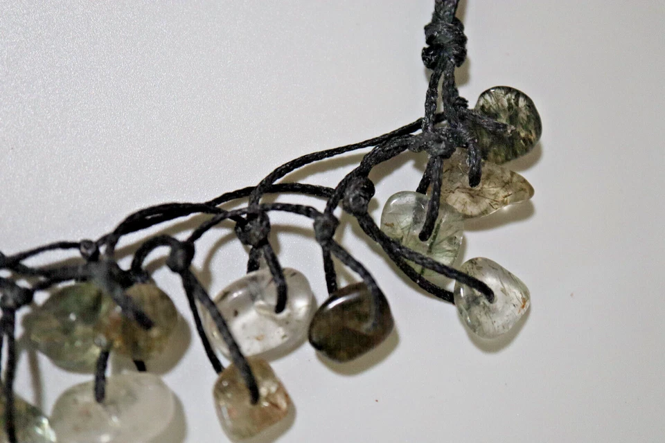 COLLAR CORDÓN TRENZADO NEGRO CON MÁS DE 40 PIEDRAS DE CUARZO RUTILADO PULIDO 14"-26" Foto 4 de 4