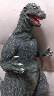 Godzilla Height: approx. 26cm Length: approx. 45cm