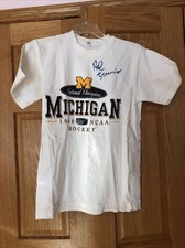 UofMichigan Red Berenson signed 1998 hockey National Champs M T-shirt