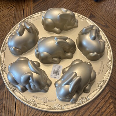 Williams-Sonoma Nordic Ware Bunny Cakelet 4.5 Cups / 1 Liter NWT