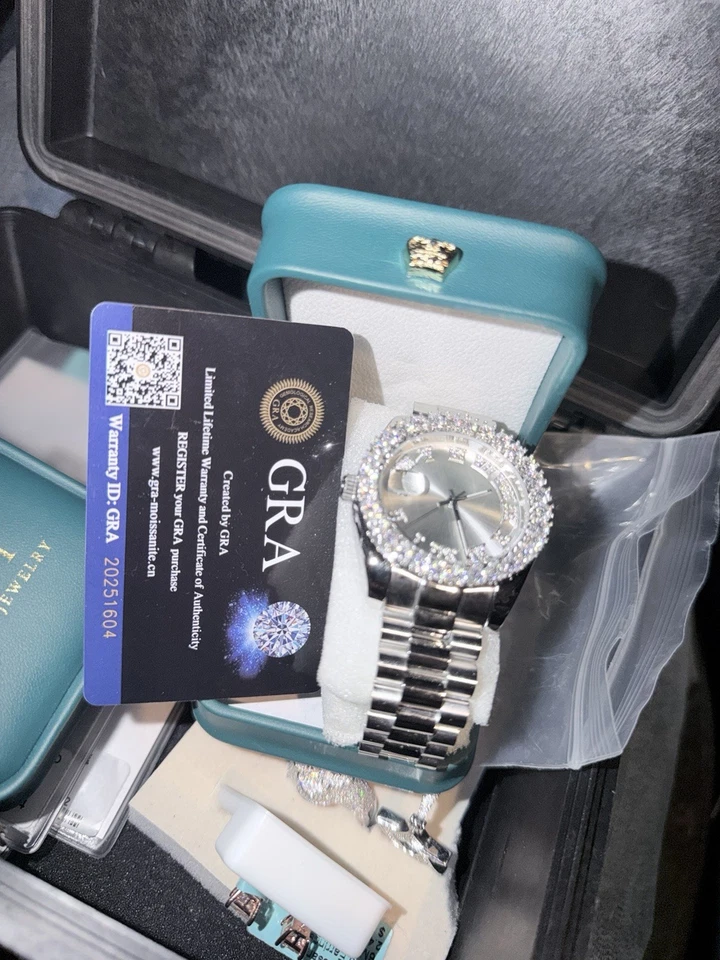 Fecha de día de acero inoxidable de 9,8 quilates, certificación de diamante de laboratorio y caja Foto 4 de 4