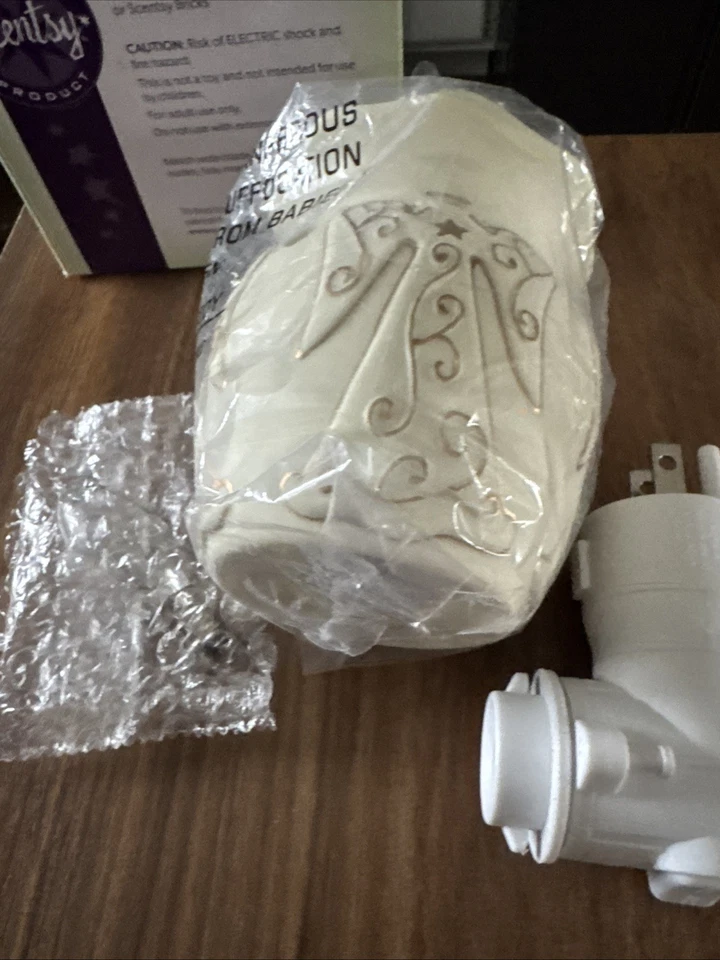 Mini calentador de cera Scentsy HEAVENLY ANGELS enchufe de pared texturizado NUEVO retirado Foto 3 de 3