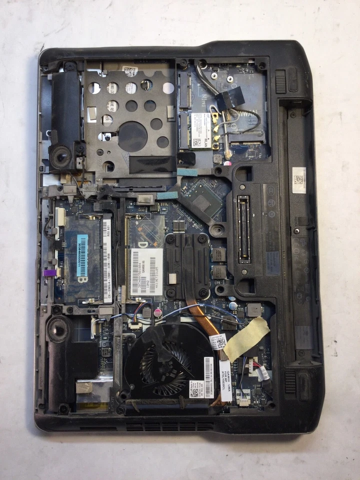 Laptop Dell Latitude E6230 13" Intel Core i3 3ª generación - ARRANQUES/PANTALLA DEFECTUOSA - MZ Foto 2 de 2