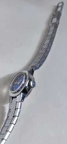 Vintage Women's Bracelet Watch CHAYKA 17 stones caliber 1301 USSR - Picture 3 of 9