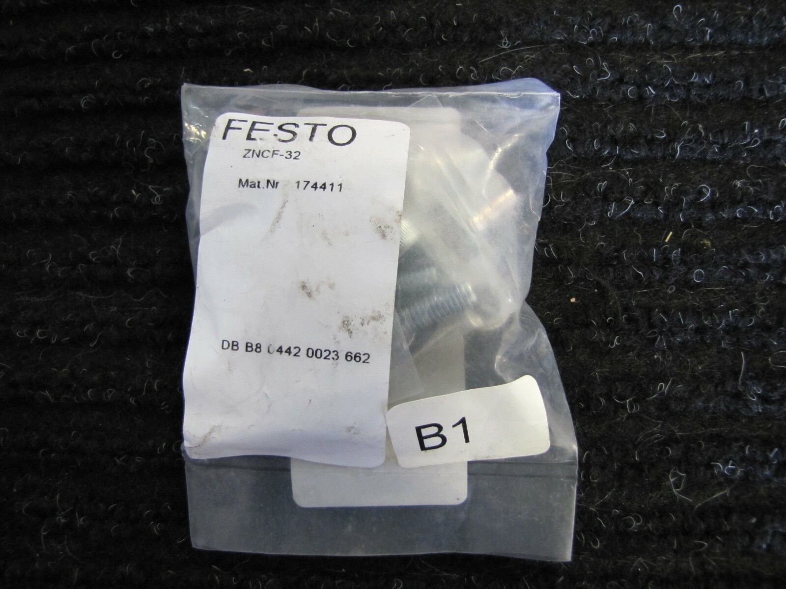 New ZNCF32 Festo trunnion flange 174411, in sealed factory packaging