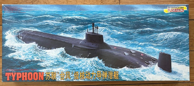 Dragon 1:350 Modern Sea Power Series Typhoon Soviet Nuclear-Powered Submarine