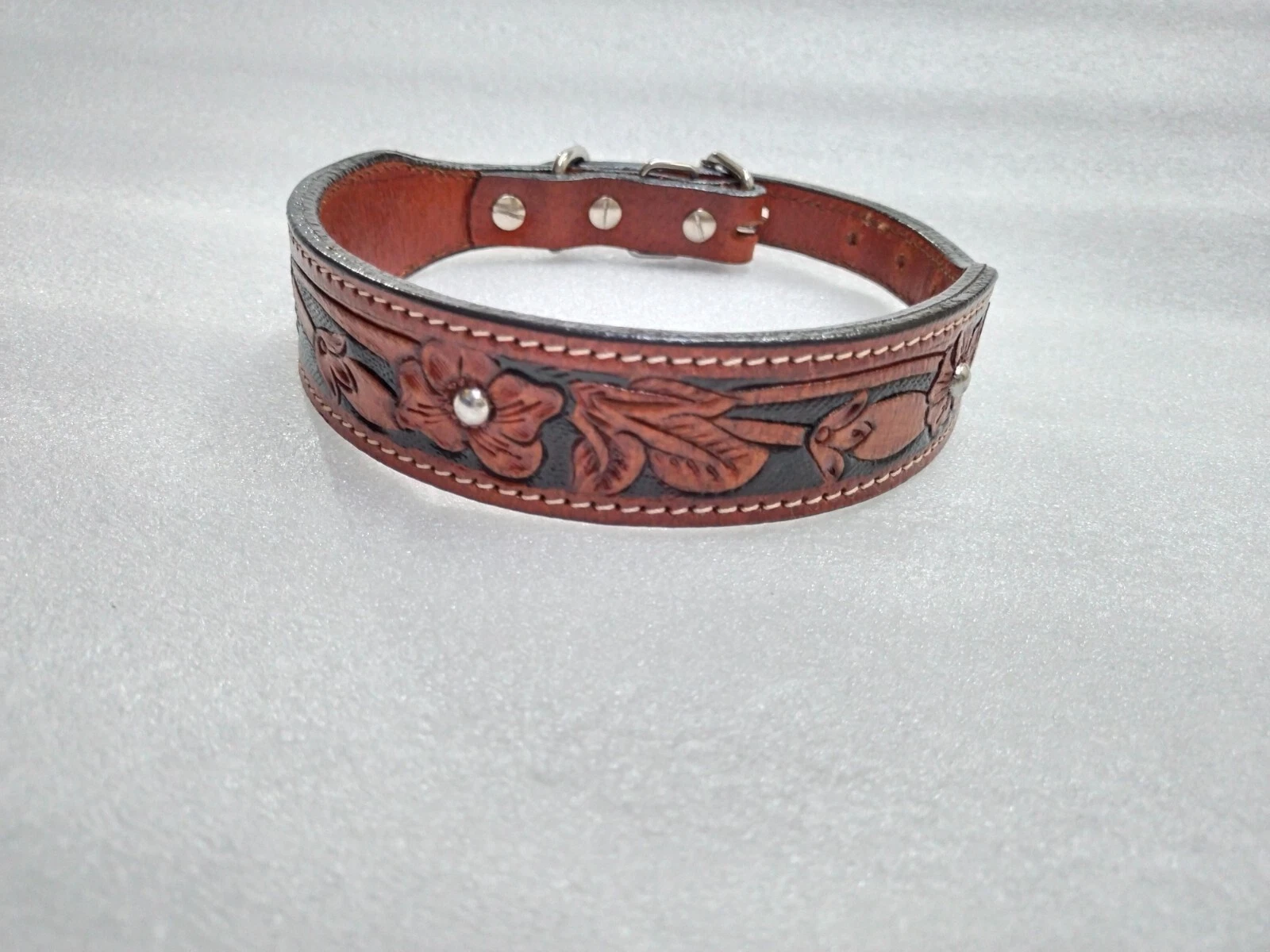 Western Styled Leather Dog Collar Flower Hand Tooled Stud Design Pet Collar.
Opens in a new window o