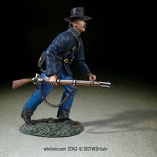 W.Britains:BR31343 - Federal in Sack Coat and Felt Hat Advancing at Trail