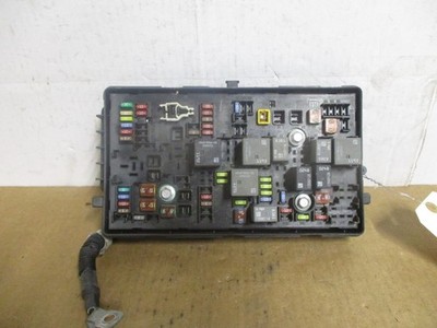 10 11 2010 2011 Cadillac SRX Engine Fuse Box Relay Junction Block  15896994 *RL