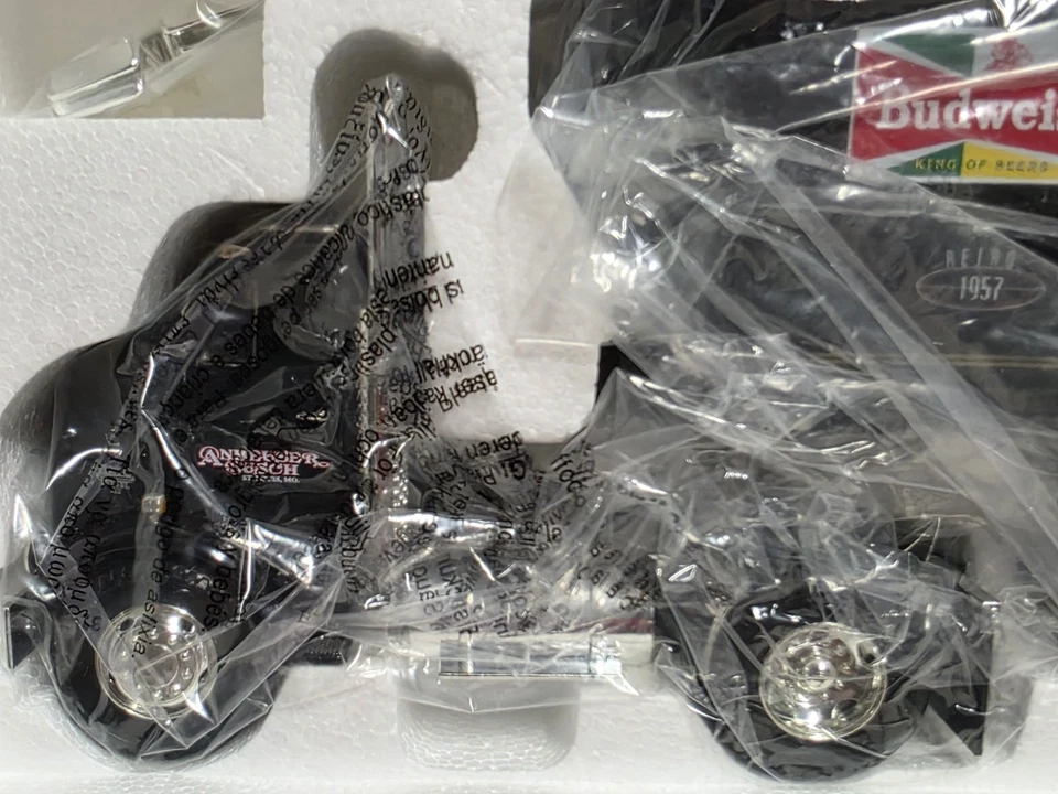 VTG 1999 Ertl 1954 GMC Series 950 Budweiser Tractor-Trailer Bank, 1:25 Diecast - Image 2 of 4