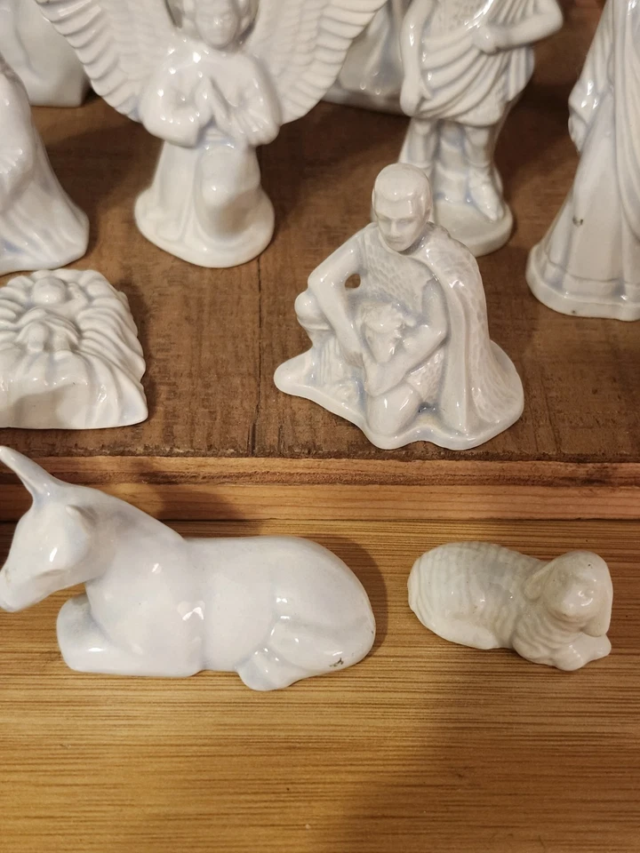 Vintage White/Blue Glazed Ceramic Nativity 15pc.Set & Wood Stable - Image 4 of 4