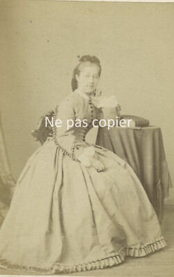 WOMAN circa 1865 CDV leaning on the pedestal