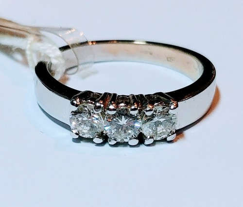 Anello oro bianco 18 kt Trilogy con diamanti - Foto 2 di 6