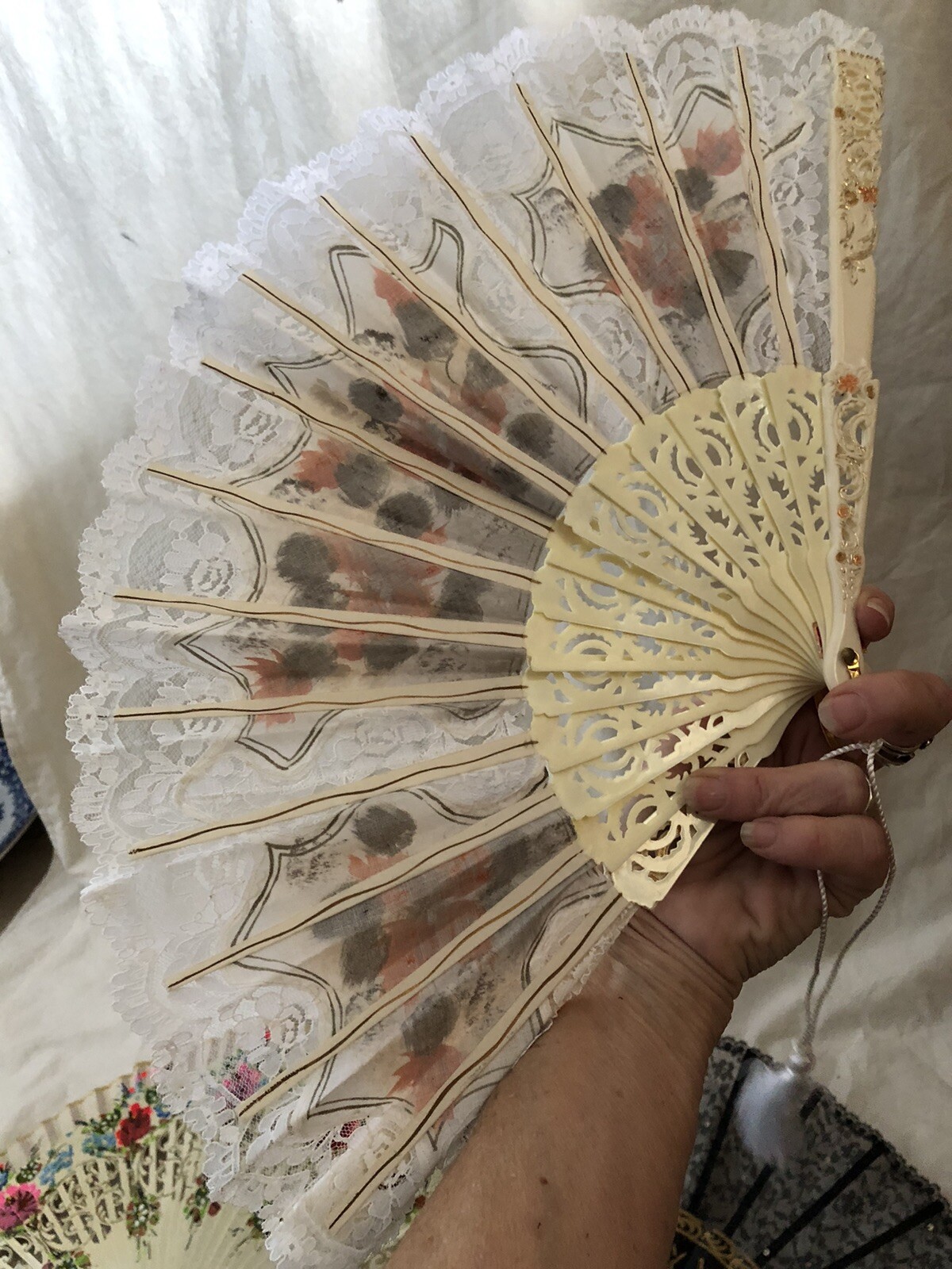 Lot of 6 Vintage Hand Fans 3 = Asian + 3 = Spanish EUC + NOS Painted + Lace