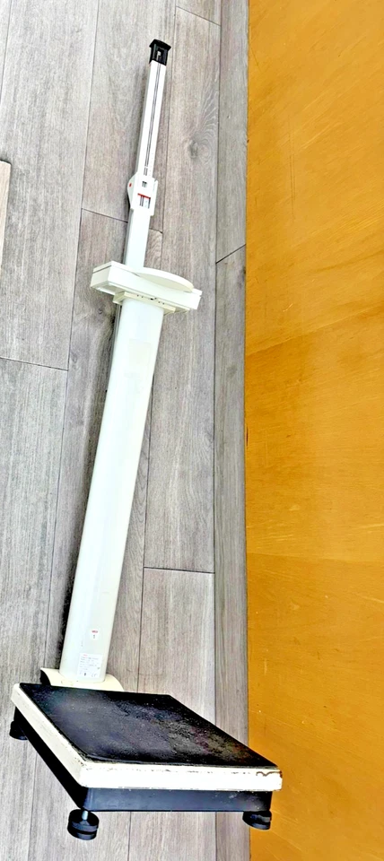 Seca digital column scale 797 (200Kg) with heightmeter Seca 220 - Image 3 of 4