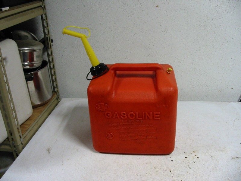Chilton 5 Gallon Red Gas Can Old Style Rear Vented model P500  w/spout USA 5 6