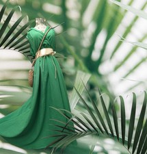Maxikleid in kräftigem Sommergrün mit Gürt...