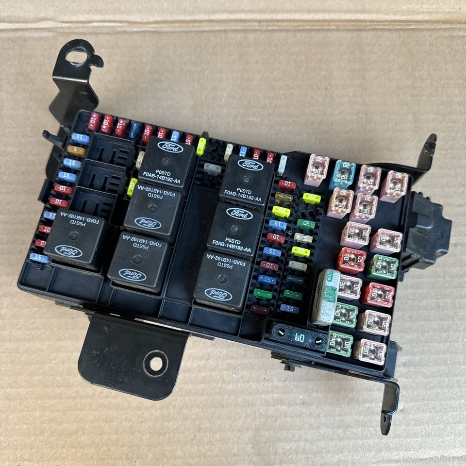 02 FORD EXCURSION INTERIOR FUSE PANEL JUNCTION BOX RELAY MODULE 2C7T