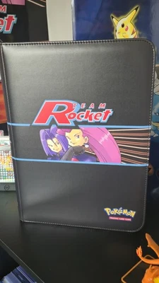 Poke Zip Mappe Mappe Team Rocket Leathers 360 Plätze 20 Seiten Leder ⚫️🔴✨️ - Bild 1 von 4