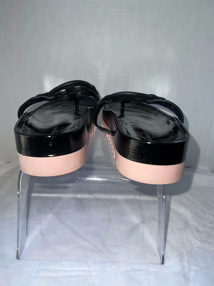 Sandalias de tanga Tory Burch Miller charol negro para mujer con logotipo chanclas talla 8 Foto 3 de 4