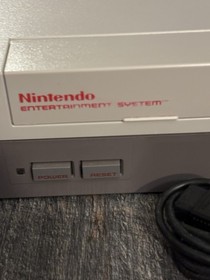 Nintendo Entertainment System (NES-001) Console Bundle Zapper + Controller