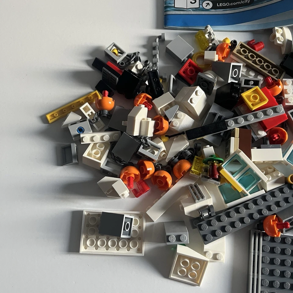 LEGO City: Deep Sea Exploration Vessel (60095) Incomplete - Image 3 of 4