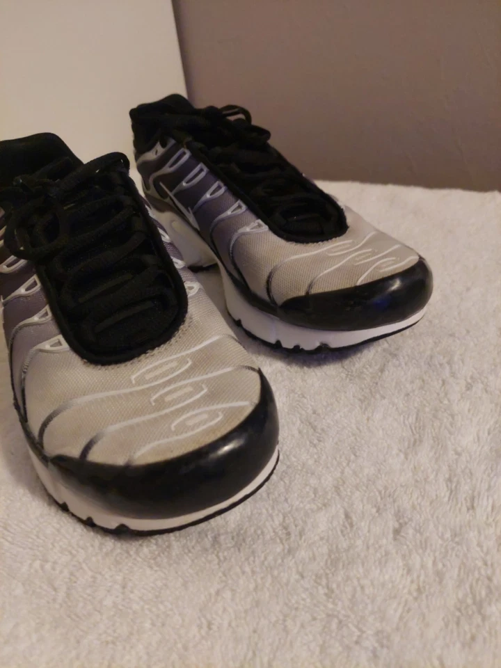Nike Air Max Plus TN Negro/Blanco Zapatos para Correr 655020-077 Talla 7Y Para Mujer Talla 6.5 Foto 4 de 4