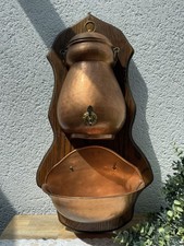 Fontaine Murale Décorative en Cuivre Martelé sur Support Bois – Vintage