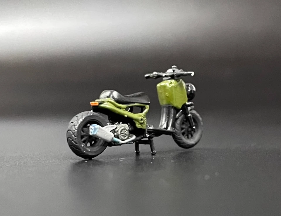 CR 1:64 ZOOMER Motorcycle Motor Bike Model Resin - Image 3 of 4