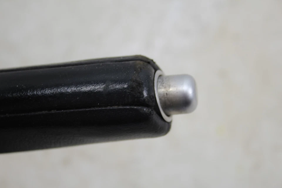 Manija de emergencia de freno de estacionamiento Nissan 370z 2009-2020 OEM CQ126 Foto 4 de 4